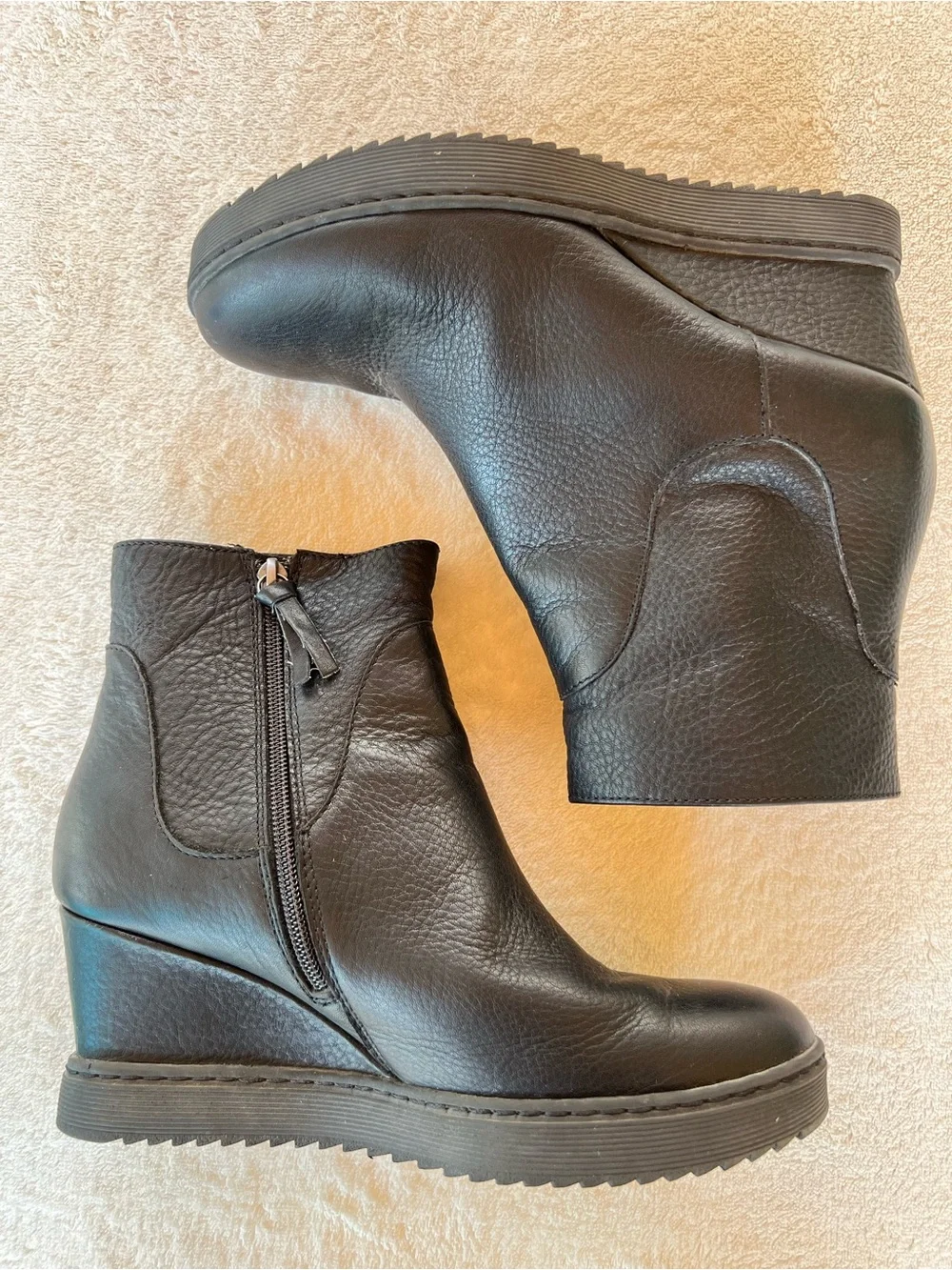 Sofft Shary Waterproof Black Leather Wedge Ankle Booties Size 9